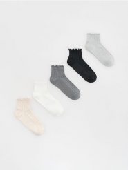 Bawełniane skarpetki 5 pack - jasnoszary. Szare skarpetki Reserved, bez wzorów, z bawełny. Za 49.99 zł.