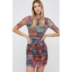 Desigual sukienka mini dopasowana. Sukienki Desigual, l, bez wzorów, z dzianiny, bez kołnierzyka, bez ramiączek, mini, dopasowane. W wyprzedaży za 244.99 zł.