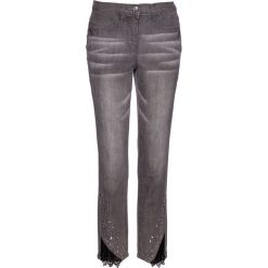 Dżinsy ze stretchem i koronką bonprix szary denim. Jeansy marki bonprix. Za 59.99 zł.