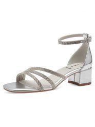 S.Oliver Sandały w kolorze srebrnym na obcasie rozmiar: 41. Szare sandały S.Oliver, bez wzorów, z otwartym noskiem, bez obcasa, na koturnie, bez zapięcia. Za 144.95 zł.