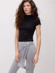 Bluzka w groszki - czarny. Czarne bluzki Reserved, l, bez wzorów, z bawełny, bez kołnierzyka, bez ramiączek. Za 45.99 zł.