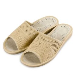 Damskie klapki R.39 domowe skórzane komfort i styl na co dzień KD-07-BG-39. Brązowe kapcie w ażurowe wzory, z gumy, klasyczne, bez obcasa, na koturnie, bez zapięcia. Za 23.37 zł.