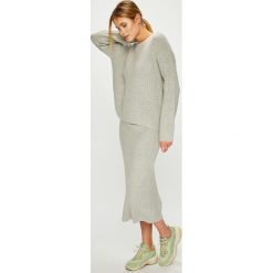Answear - Sukienka Sweter+spódnica. Swetry marki Pepe Jeans. W wyprzedaży za 139.90 zł.