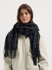 TRAVELIN' Szal w kolorze czarnym rozmiar: onesize. Czarne szaliki i kominy Travelin', bez wzorów, z materiału. Za 173.99 zł.