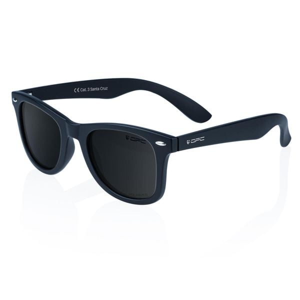 Okulary przeciwsłoneczne z polaryzacją unisex OPC Santa Cruz Kat.3 + etui. Czarne okulary przeciwsłoneczne OPC, bez wzorów. Za 249.99 zł.