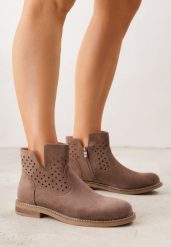 Jasnobrązowe Płaskie Botki Sztyblety z Ażurowym Wzorem ze Skórzaną Wkładką Terisina. Brązowe botki Born2be, w ażurowe wzory, eleganckie, bez obcasa, na płaskiej podeszwie, bez zapięcia. Za 169.99 zł.