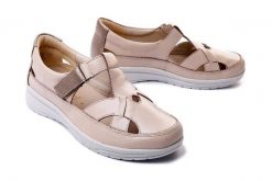COMFORTABEL 940113-81 taupe, sandały damskie. Brązowe sandały Comfortabel, bez wzorów, bez obcasa, bez zapięcia. Za 394.90 zł.