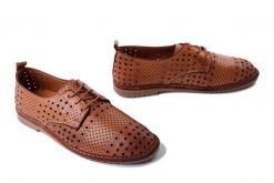 MANITU 840136-21 cognac, półbuty letnie damskie. Brązowe półbuty wsuwane Manitu, na lato, w ażurowe wzory, ze skóry, bez obcasa. Za 319.90 zł.