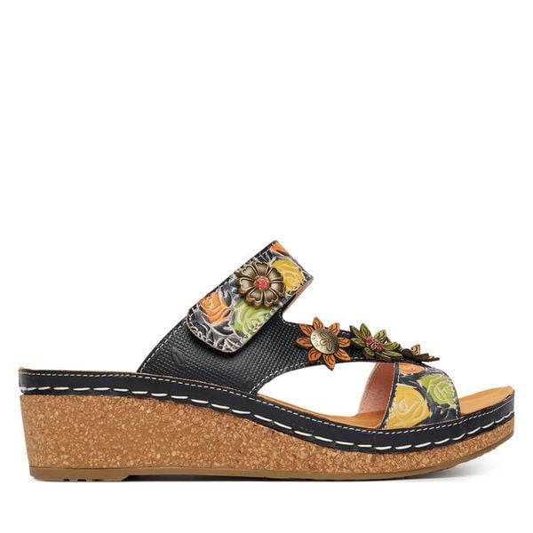 Klapki Laura Vita. Czarne klapki LAURA VITA, bez wzorów, bez obcasa, bez zapięcia. Za 364.99 zł.