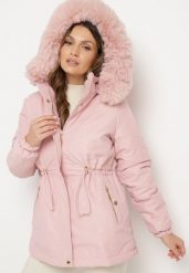 Różowa Dwustronna Kurtka Parka z Odpinanym Kapturem i Futrzaną Podszewką Zinnalea. Czerwone kurtki Born2be, l, bez wzorów, z futra, eleganckie. W wyprzedaży za 186.99 zł.