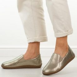 Złote skórzane półbuty damskie barefoot M.Daszyński Ol38-2. Żółte półbuty wsuwane M.Daszyński, na jesień, bez wzorów, z jeansu, eleganckie, bez obcasa, na płaskiej podeszwie. W wyprzedaży za 197.10 zł.