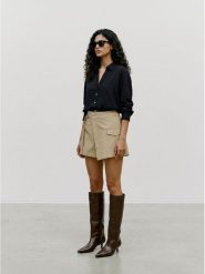 Vero Moda Koszula w kolorze czarnym rozmiar: M. Czarne koszule Vero Moda, m, bez wzorów, z wiskozy, bez kołnierzyka, bez ramiączek. Za 109.95 zł.