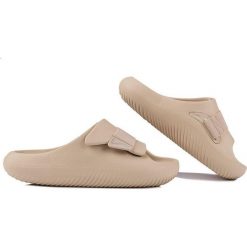 Klapki plażowe damskie Crocs Mellow Recovery. Brązowe klapki Crocs, bez wzorów, sportowe, bez obcasa, bez zapięcia. Za 259.00 zł.