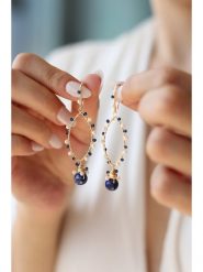 Pierres delicates Pozłacane kolczyki z szafirami rozmiar: onesize. Niebieskie kolczyki Pierres delicates, z perłą, pozłacane. Za 109.52 zł.