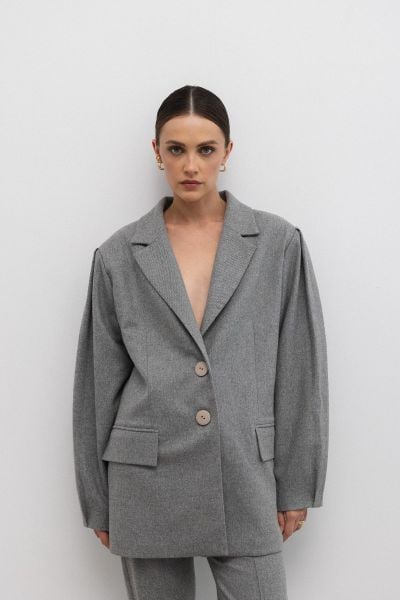 Wełniana marynarka w kolorze SZARYM -CADIZ-S/M. Szare marynarki i żakiety Marsala, m, bez wzorów, z acetatu, eleganckie, bez ramiączek. W wyprzedaży za 439.96 zł.