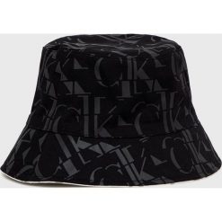 Calvin Klein Jeans kapelusz dwustronny bawełniany kolor czarny K60K609811.9BYY. Czarne kapelusze Calvin Klein Jeans, bez wzorów, z bawełny. W wyprzedaży za 144.99 zł.