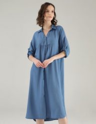 Niebieska sukienka midi. Niebieskie sukienki Unisono, l, bez wzorów, z tkaniny, klasyczne, bez kołnierzyka, bez ramiączek, midi. Za 149.00 zł.