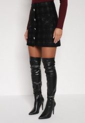 Czarna Spódnica z Wiskozą Zdobiona Guzikami i Metaliczną Nicią Sewsela. Czarne spódnice Born2be, na co dzień, m, z aplikacjami, z wiskozy, eleganckie, mini, dopasowane. Za 99.99 zł.