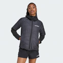 Ocieplana hybrydowa kurtka z kapturem Terrex Multi CLIMAWARM. Czarne kurtki adidas, uniwersalny, bez wzorów, z kapturem. Za 529.00 zł.