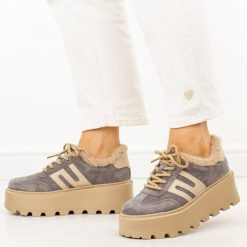 Taupe skórzane sneakersy damskie Filippo Dp7110/26. Buty sportowe lifestyle Filippo, na jesień, bez wzorów, z dzianiny, eleganckie, z okrągłym noskiem, bez zapięcia. Za 299.00 zł.