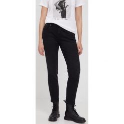 Pepe Jeans jeansy damskie high waist. Czarne jeansy Pepe Jeans, bez wzorów, z denimu, z podwyższonym stanem. Za 359.99 zł.