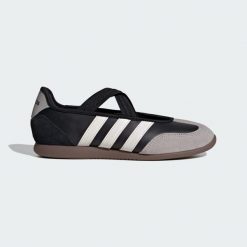 Buty Barreda Mary Jane. Białe buty treningowe adidas, bez wzorów, bez zapięcia. Za 279.00 zł.