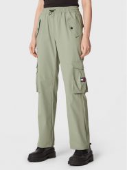 Tommy Jeans Spodnie materiałowe Betsy DW0DW14623 Zielony Relaxed Fit. Zielone spodnie materiałowe Tommy Jeans, bez wzorów, z jeansu. Za 599.99 zł.