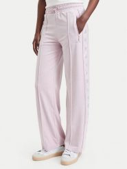 Guess Spodnie dresowe V6BB10 K6303 Różowy jasny Regular Fit. Czerwone spodnie sportowe Guess, z aplikacjami, z dresówki. Za 434.99 zł.