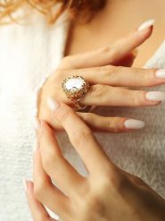 L'Atelier de Gaia Pierścionek rozmiar: onesize. Brązowe pierścionki L'Atelier de Gaia, z perłą, z mosiądzu. Za 43.99 zł.