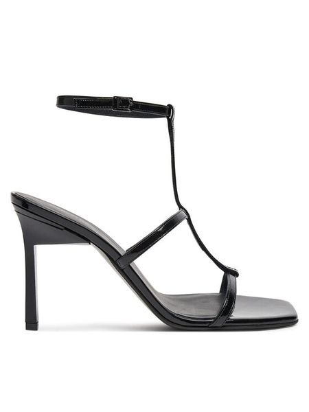 Calvin Klein Sandały Heel Gladi Sandal 90 Pat HW0HW02312 Czarny. Czarne sandały Calvin Klein, bez wzorów, z lakierowanej skóry, bez obcasa, na szpilce, bez zapięcia. Za 439.99 zł.
