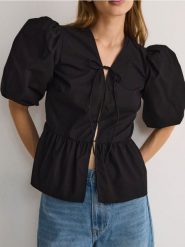 Bawełniana bluzka z bufkami - czarny. Czarne bluzki Reserved, l, bez wzorów, z bawełny, bez kołnierzyka, bez ramiączek. W wyprzedaży za 79.99 zł.