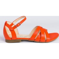 Sandały na miękkiej podeszwie - skóra naturalna - model 370 - kolor grejpfrut (37). Białe sandały Zapato, bez wzorów, z jeansu, boho, bez obcasa, na płaskiej podeszwie, bez zapięcia. W wyprzedaży za 269.10 zł.