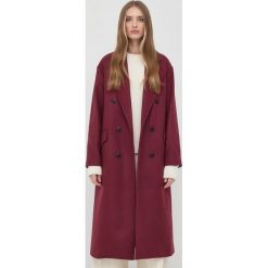 Twinset płaszcz wełniany kolor bordowy przejściowy dwurzędowy. Czerwone płaszcze Twinset, bez wzorów, z wełny, klasyczne, bez kaptura. Za 2,199.90 zł.