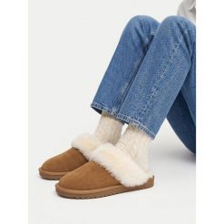 Kapcie Badura. Brązowe kapcie Badura, bez wzorów. Za 159.99 zł.