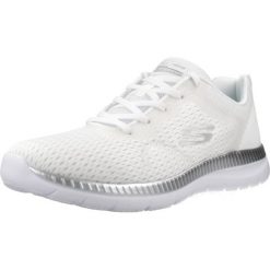 Buty SKECHERS BOUNTIFUL-QUICK PATH Biały. Białe trekkingi Skechers, bez wzorów, z tkaniny, bez zapięcia, trekkingowe. Za 258.99 zł.