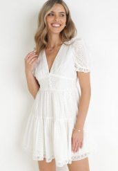 Biała Sukienka z Haftowanej Tkaniny i Falbanami Angelyna. Białe sukienki Born2be, m, z aplikacjami, z tkaniny, bez kołnierzyka, bez ramiączek, mini. W wyprzedaży za 127.49 zł.