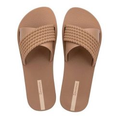 Buty klapki damskie Ipanema Street II. Brązowe klapki Ipanema, bez wzorów, z gumy, street, bez obcasa, bez zapięcia. Za 99.00 zł.