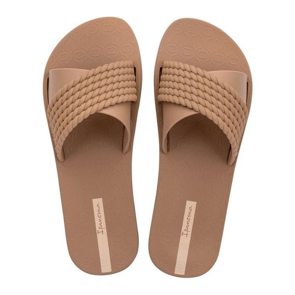 Buty klapki damskie Ipanema Street II. Brązowe klapki Ipanema, bez wzorów, z gumy, street, bez obcasa, bez zapięcia. Za 99.00 zł.