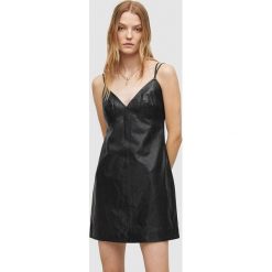 AllSaints sukienka kolor czarny mini prosta. Czarne sukienki AllSaints, na co dzień, bez wzorów, bez kołnierzyka, bez ramiączek, mini, proste. W wyprzedaży za 939.99 zł.