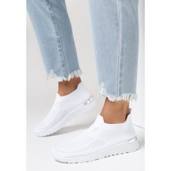 Białe Buty Sportowe Phinialla. Białe buty sportowe lifestyle Born2be, z aplikacjami, z dzianiny, sportowe, z okrągłym noskiem, bez zapięcia. W wyprzedaży za 77.99 zł.