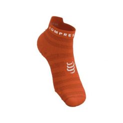 Skarpety biegowe Compressport Pro Racing Socks v4.0 Ultralight Run Low. Czerwone skarpetki Compressport, bez wzorów. Za 69.99 zł.