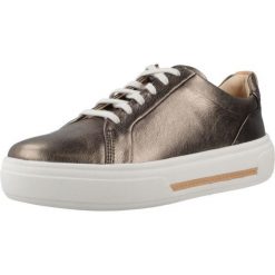 Buty CLARKS HOLLYHOCK WALK Szary. Szare buty trekkingowe Clarks, ze skóry, bez zapięcia. Za 381.99 zł.