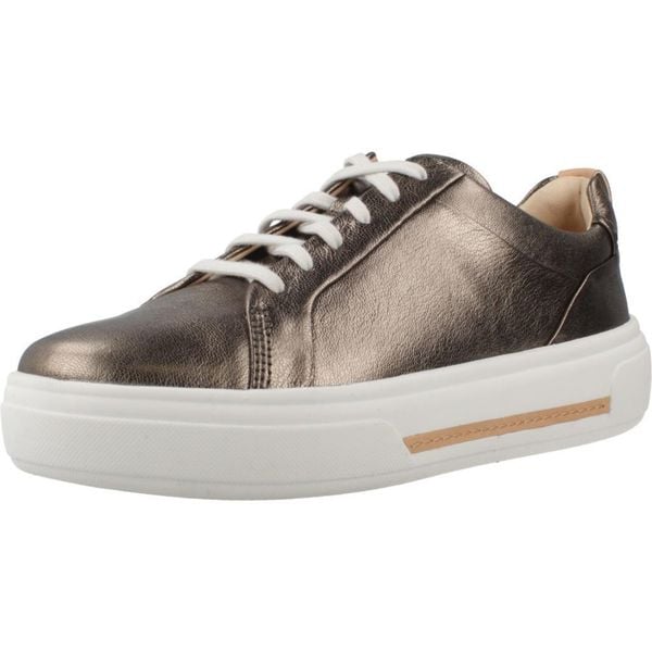 Buty CLARKS HOLLYHOCK WALK Szary. Szare buty trekkingowe Clarks, ze skóry, bez zapięcia. Za 381.99 zł.