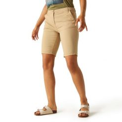 Damskie spodenki Bayletta. Brązowe szorty Regatta, bez wzorów, z bawełny, eleganckie. Za 232.00 zł.