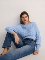 Sweter z kimonowym rękawem - jasnoniebieski. Niebieskie swetry Reserved, l, bez wzorów, z dzianiny, bez ramiączek. W wyprzedaży za 49.99 zł.