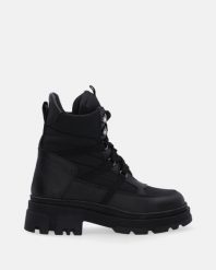 CZARNE ŚNIEGOWCE DAMSKIE 9865 BLACK. Czarne botki Venezia, bez wzorów, ze skóry, bez obcasa, bez zapięcia. Za 319.00 zł.