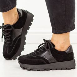 Czarne skórzane sneakersy damskie Filippo Dp7976/26. Czarne buty sportowe lifestyle Filippo, na jesień, bez wzorów, z dzianiny, sportowe, z okrągłym noskiem, bez zapięcia. Za 269.00 zł.