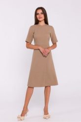 Elegancka sukienka z trapezowym dołem beżowa. Brązowe sukienki Stylove, do pracy, xl, bez wzorów, biznesowe, bez kołnierzyka, bez ramiączek, trapezowe. Za 389.00 zł.