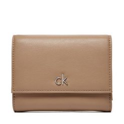 Mały Portfel Damski Calvin Klein. Brązowe portfele Calvin Klein, bez wzorów. Za 199.99 zł.