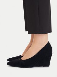 MEXX Czółenka EO-WS1098-02 Czarny. Czarne czółenka Mexx, bez wzorów, bez obcasa, bez zapięcia. Za 329.99 zł.